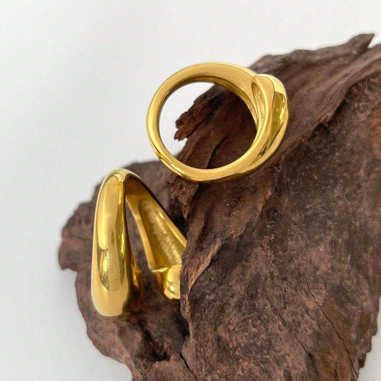 Elegant Curve Ring