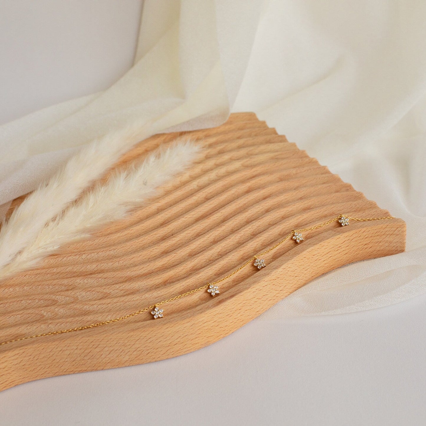 Dainty Flower Necklace