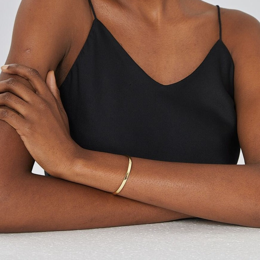 Regal Radiance Gold Unisex Bangle