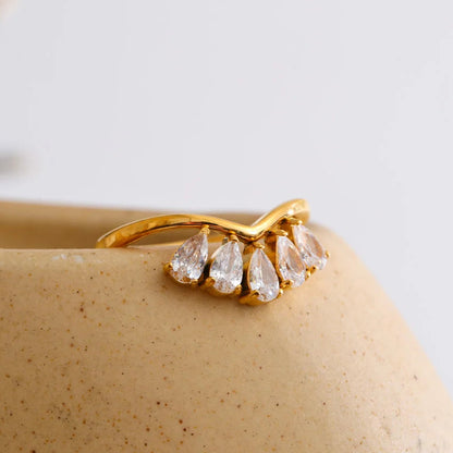 Lumé Curve Petal Ring