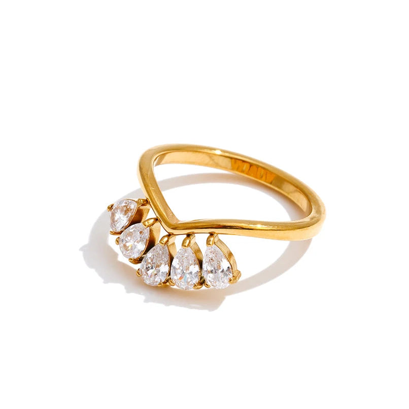 Lumé Curve Petal Ring