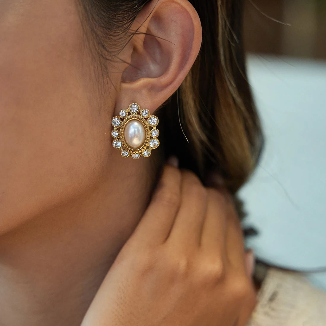 Sora Vintage Pearl Earrings