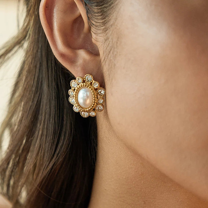 Sora Vintage Pearl Earrings