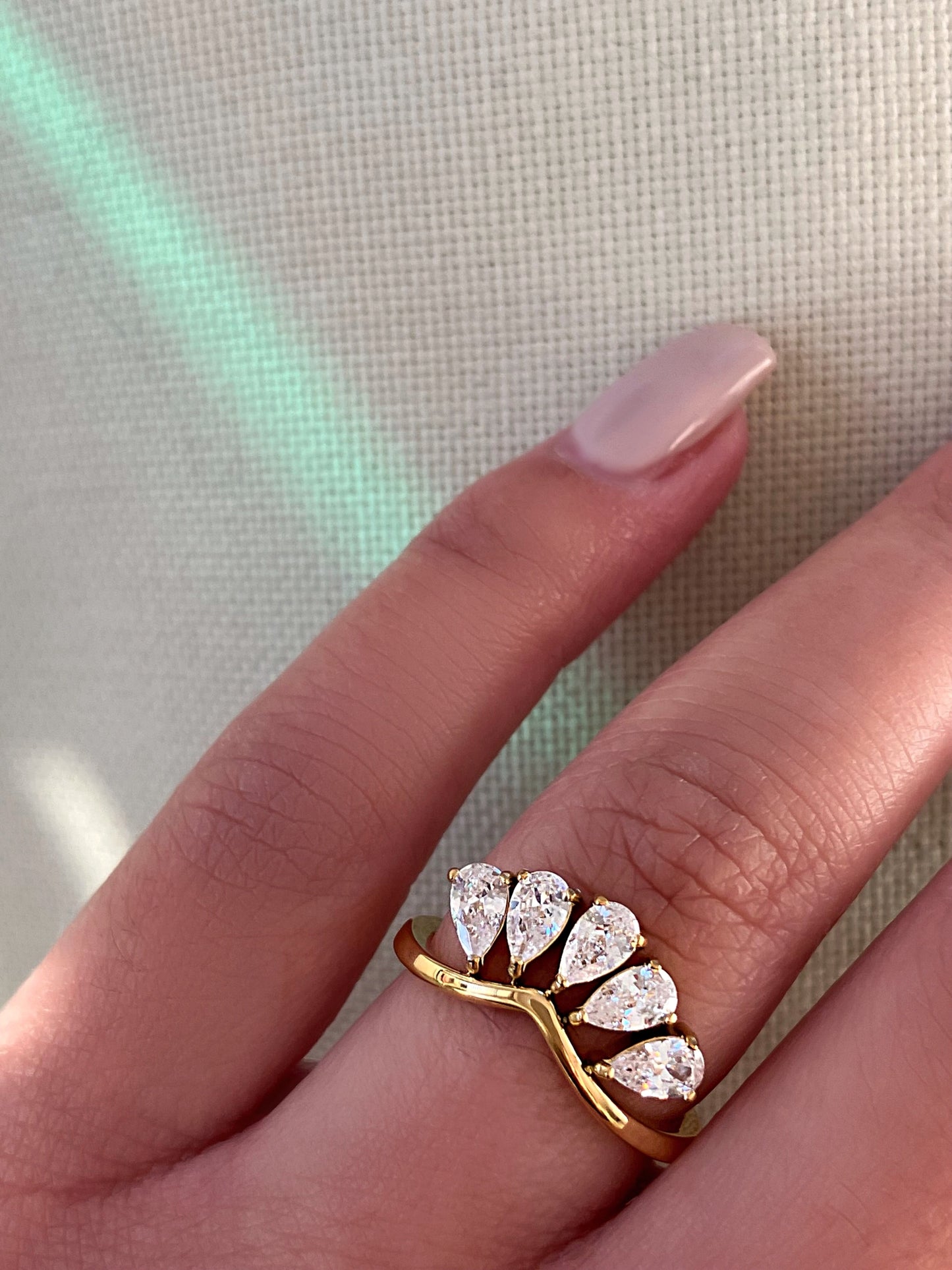 Lumé Curve Petal Ring