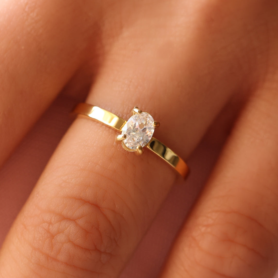 Amour Oval Solitaire Ring