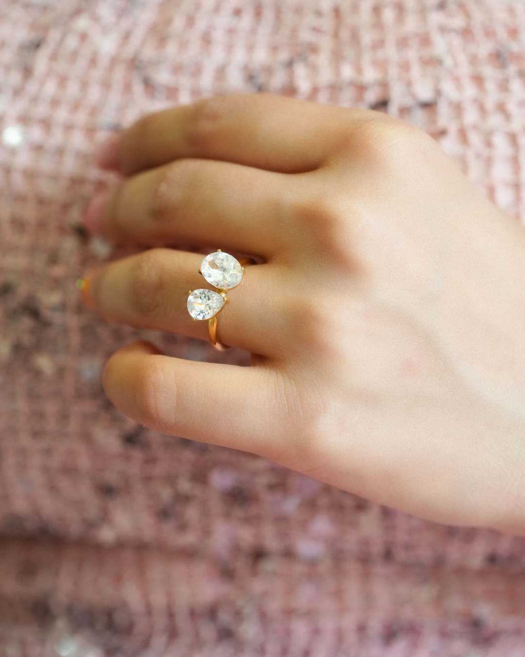 Oval & Pear Toi et Moi Ring