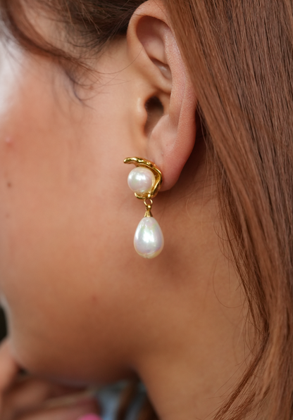 Dangling Pearl Earrings